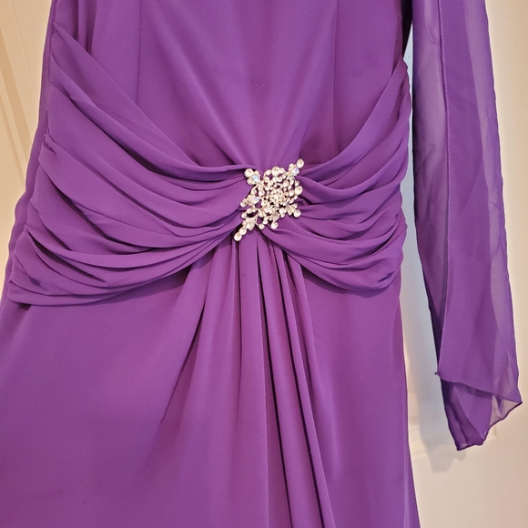 Gown dress - Picture 2 of 4